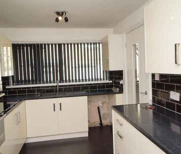 2 bedroom semi-detached house to rent - Photo 6