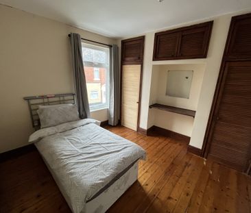 TWO BEDROOMS LOCATED CLOSE TO THE CITY CENTRE LOW MAINTENANCE ENCLO... - Photo 3