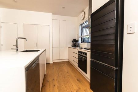 Warm and Inviting St Vincents Ave Beauty - Photo 4