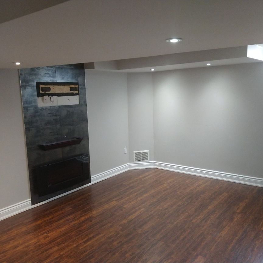 For Lease - 129 Matthewson Avenue, Bradford West Gwillimbury, Ontario - Photo 1