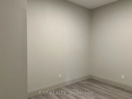 Condo Townhouse For Lease | S8155360 - Photo 3