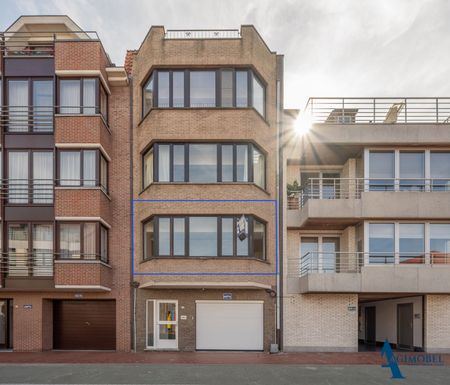 Ruim 2-slaapkamer appartement. Rustig én centraal gelegen aan de voet van het Zoute nabij de H. Hartkerk. Open zicht. - Foto 4