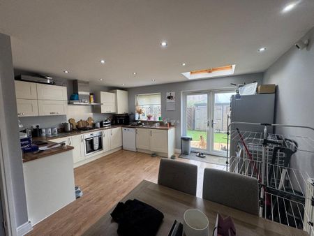 3 bedroom terraced house to rent - Photo 5