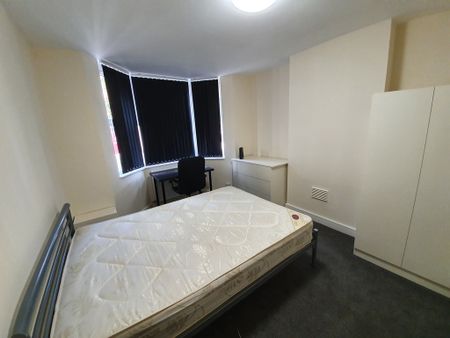 4 Bed Student Accommodation - Photo 4