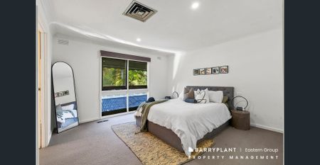 Private Family Living with Pool, Garden & Plenty of Space - Photo 4