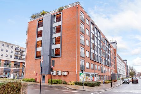 2 Bed Flat, Larden Road, W3 - Photo 3