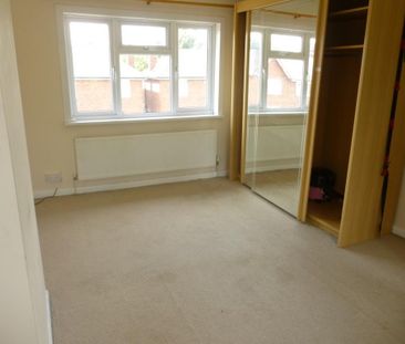 2 bedroom end of terrace house to rent - Photo 3
