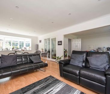 5 bedroom detached house to rent - Photo 2