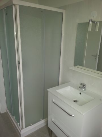 Location Appartement 2 pièces 36m² ST MAUR DES FOSSES 94100 - Photo 3