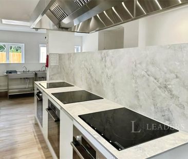 1 bedroom in a house share to rent - Photo 2