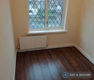 4 bedroom semi-detached house to rent - Photo 5