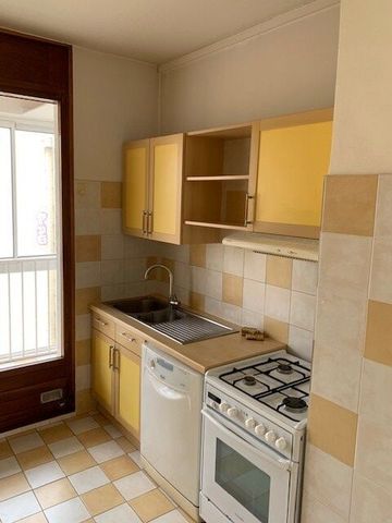 Appartement 2 pièces 60m2 MARSEILLE 2EME 890 euros - Photo 5