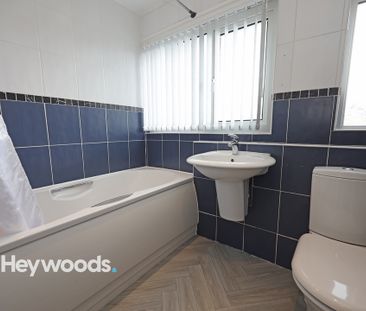3 bed town house to rent in Rothesay Avenue, Newcastle under Lyme - Photo 2