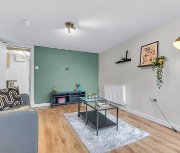 32 BRUDENELL AVENUE Leeds - LS6 1HD - Photo 2