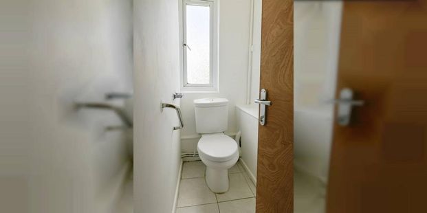 1 bedroom in a flat share to rent - Photo 1