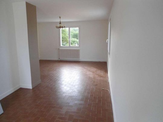 Location Maison 4 pièces 93m² CHASSENEUIL DU POITOU 86360 - Photo 1