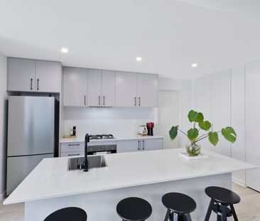 Stunning Brand New Apartment - water usage included - Photo 2