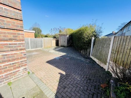 3 bedroom semi-detached house to rent - Photo 3