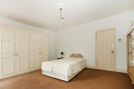 4 bedroom apartment to rent - Photo 3