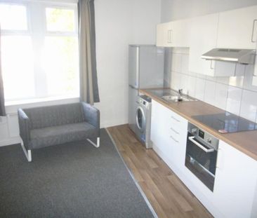Studio to rent - Photo 2