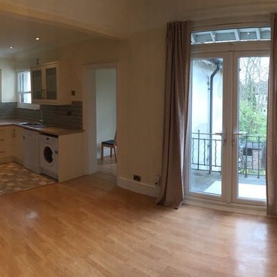 3 Bed Flat, Top Beatrice Avenue, SW16 - Photo 1