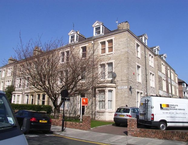 2 bedroom flat to rent - Photo 1