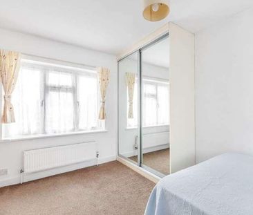 Sycamore Avenue, South Ealing, W5 - Photo 3