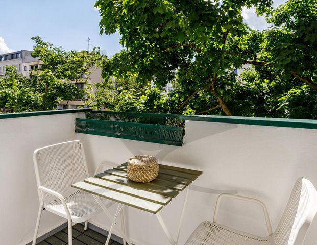 Modern Single Living - Photo 1