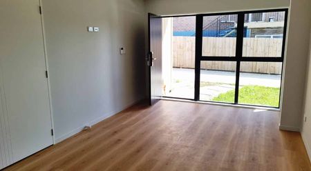 New Townhouse 3bdrm/2bthrm/garage - Photo 5