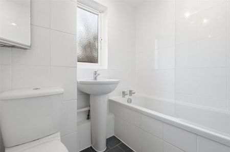 2 bedroom semi-detached house to rent - Photo 5