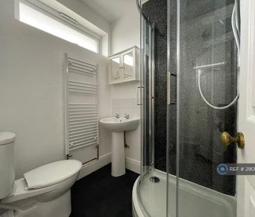 1 bedroom in a house share to rent - Photo 6