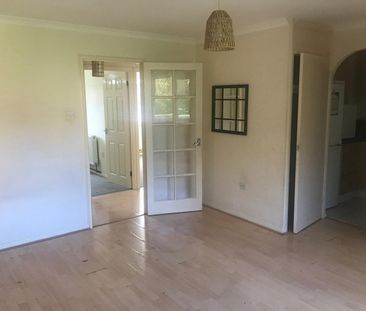2 Bed Flat, Goodmayes, IG3 - Photo 4