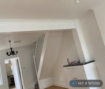 2 bedroom end of terrace house to rent - Photo 3