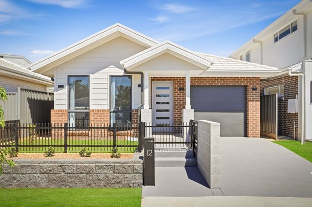 Stunning Brand New 4-Bedroom Home for Rent in Oran Park - Photo 1