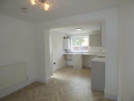 3 bedroom semi-detached house to rent - Photo 3