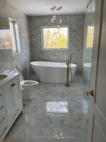 Detached Home For Lease | N9061837 - Photo 2