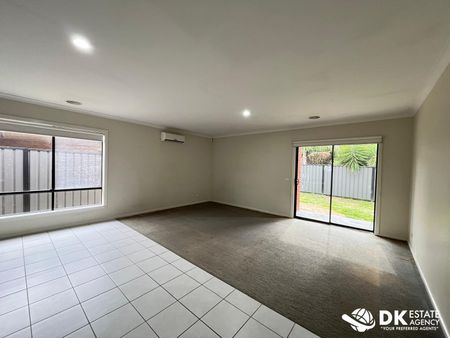 Renovated Comfort, Convenience and Space – 4-Bedroom Gem in Craigieburn - Photo 2