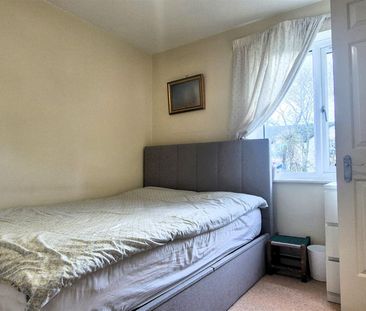 Banister Park, So15 - Photo 5