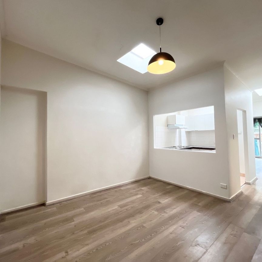 Charming Three-Bedroom Terrace House with Private Courtyard - Photo 1