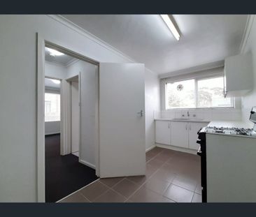 1/10 Kelvin Grove, Springvale, Vic 3171 - Photo 3