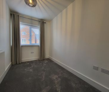 3 bedroom semi-detached to let - Photo 5