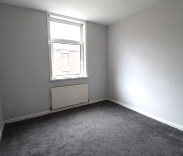 2 bedroom end of terrace house to rent - Photo 4