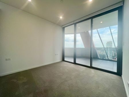 Stylish and Modern 2-Bedroom Apartment in the Heart of Burwood - Photo 4