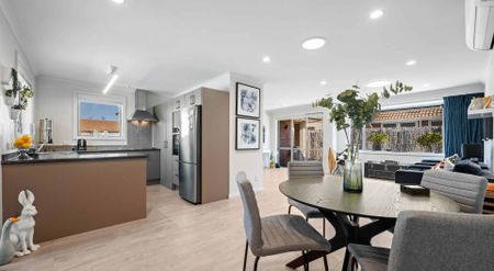 Modern, Low-maintenance 2-Bedroom Townhouse with Great Heating & Easy-Care Living - Photo 4