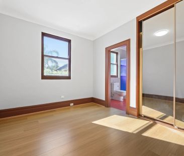 Spacious Family Home on the Golden Mile - Photo 4