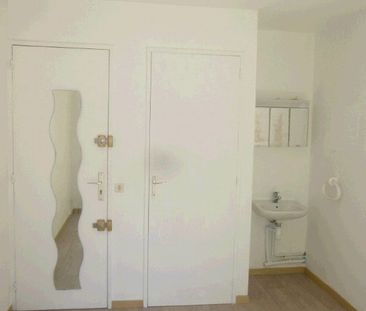 Appartement 1 pièces 10m2 MARSEILLE 9EME 299 euros - Photo 2