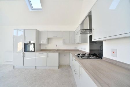 2 bedroom semi-detached house to rent - Photo 4