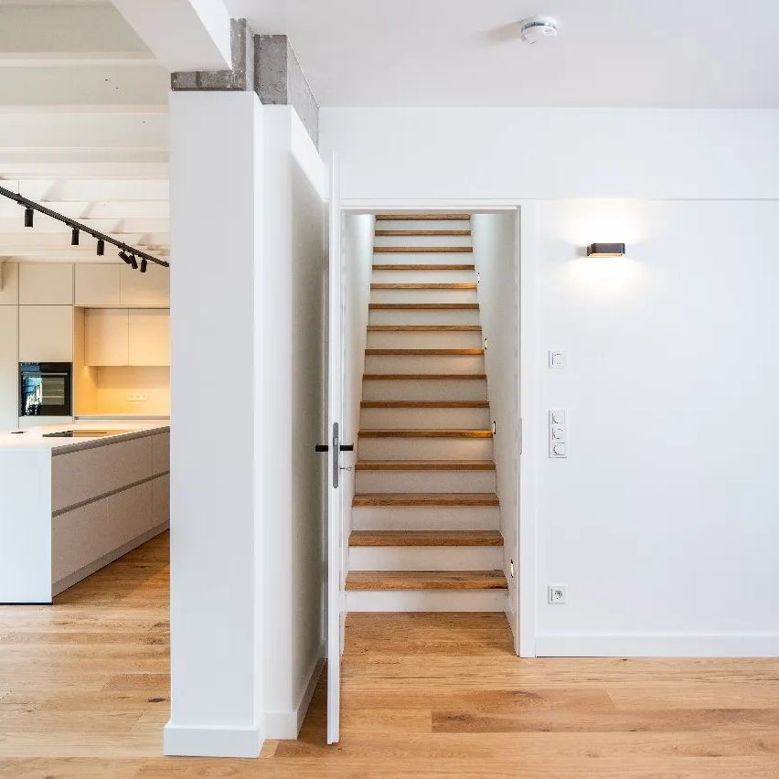 Luxuriöses Penthouse in saniertem Altbau mit Lift und Dachterrasse - Photo 1