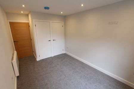 Broomspring Lane, Sheffield, S10 - Photo 2