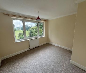 4 bedroom semi-detached house to rent - Photo 4